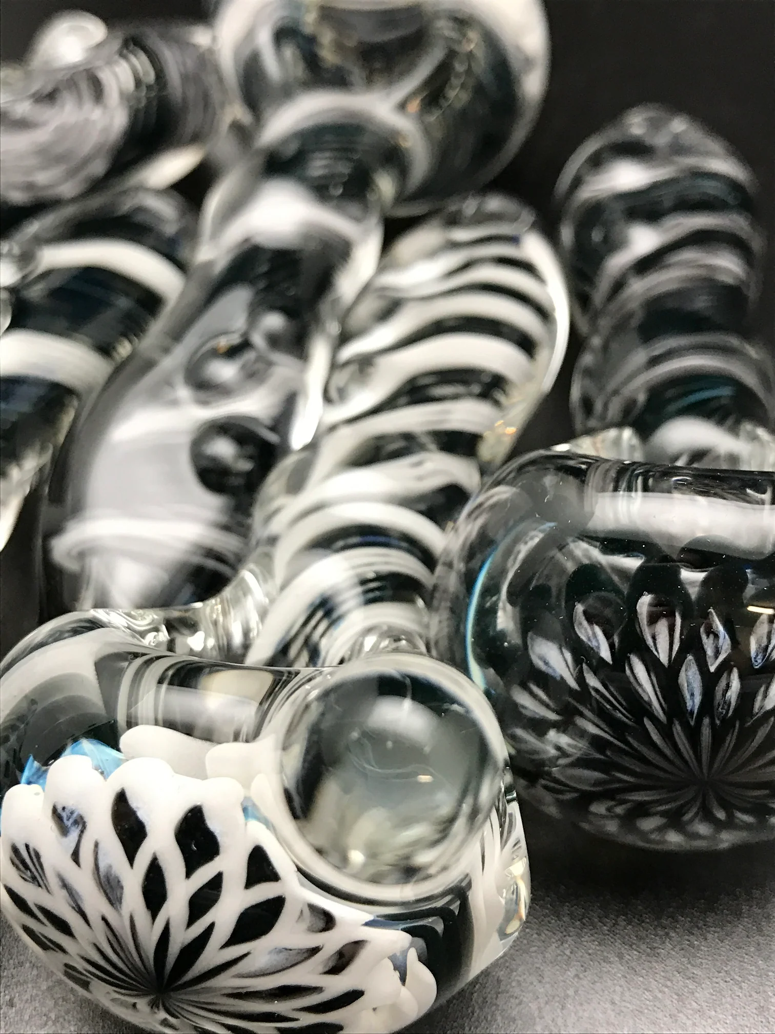 Rotational Science Glass Fillacello Twist Black and White Pipe - Image 2